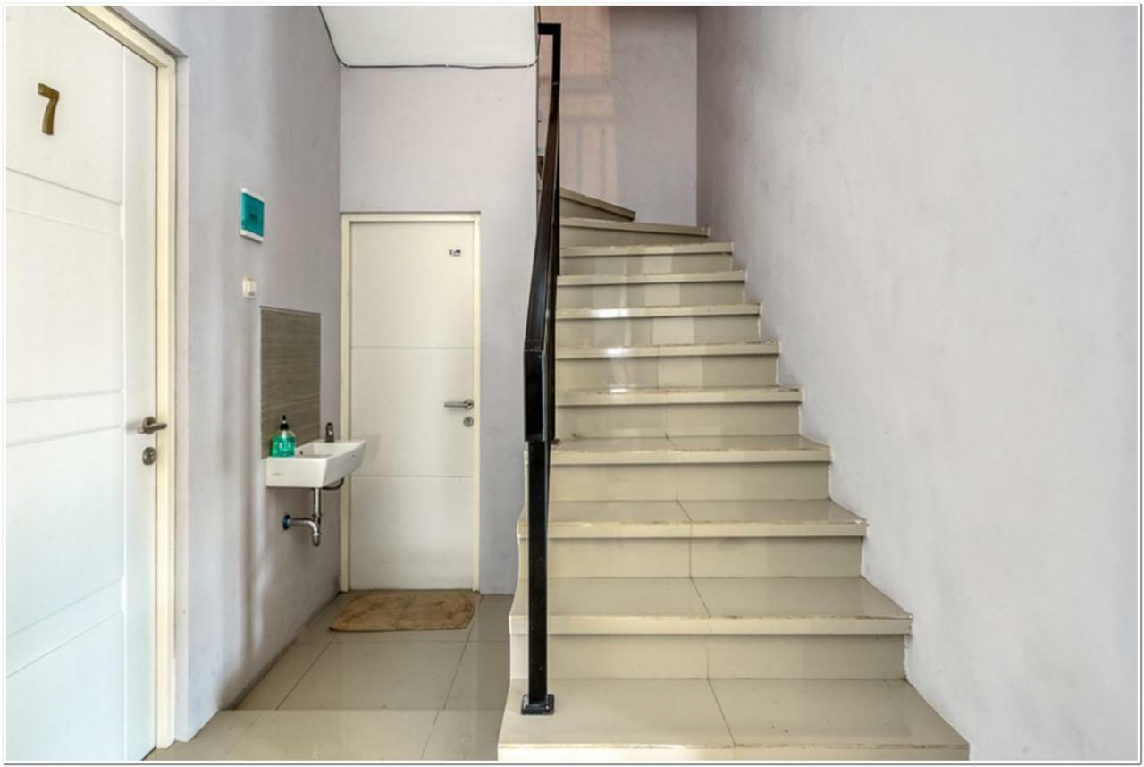 Reddoorz @ Bypass Juanda Airport Otel Sidoarjo Dış mekan fotoğraf
