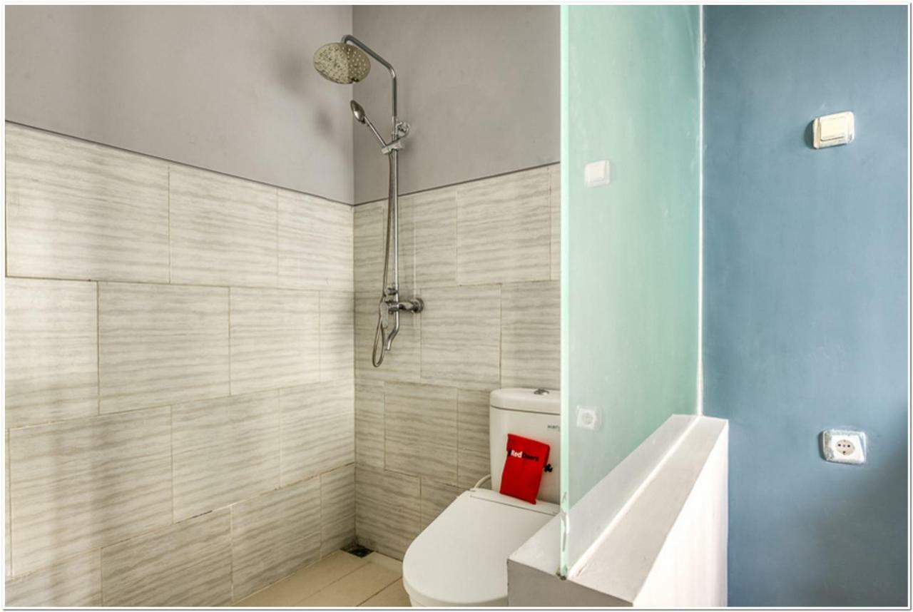 Reddoorz @ Bypass Juanda Airport Otel Sidoarjo Dış mekan fotoğraf