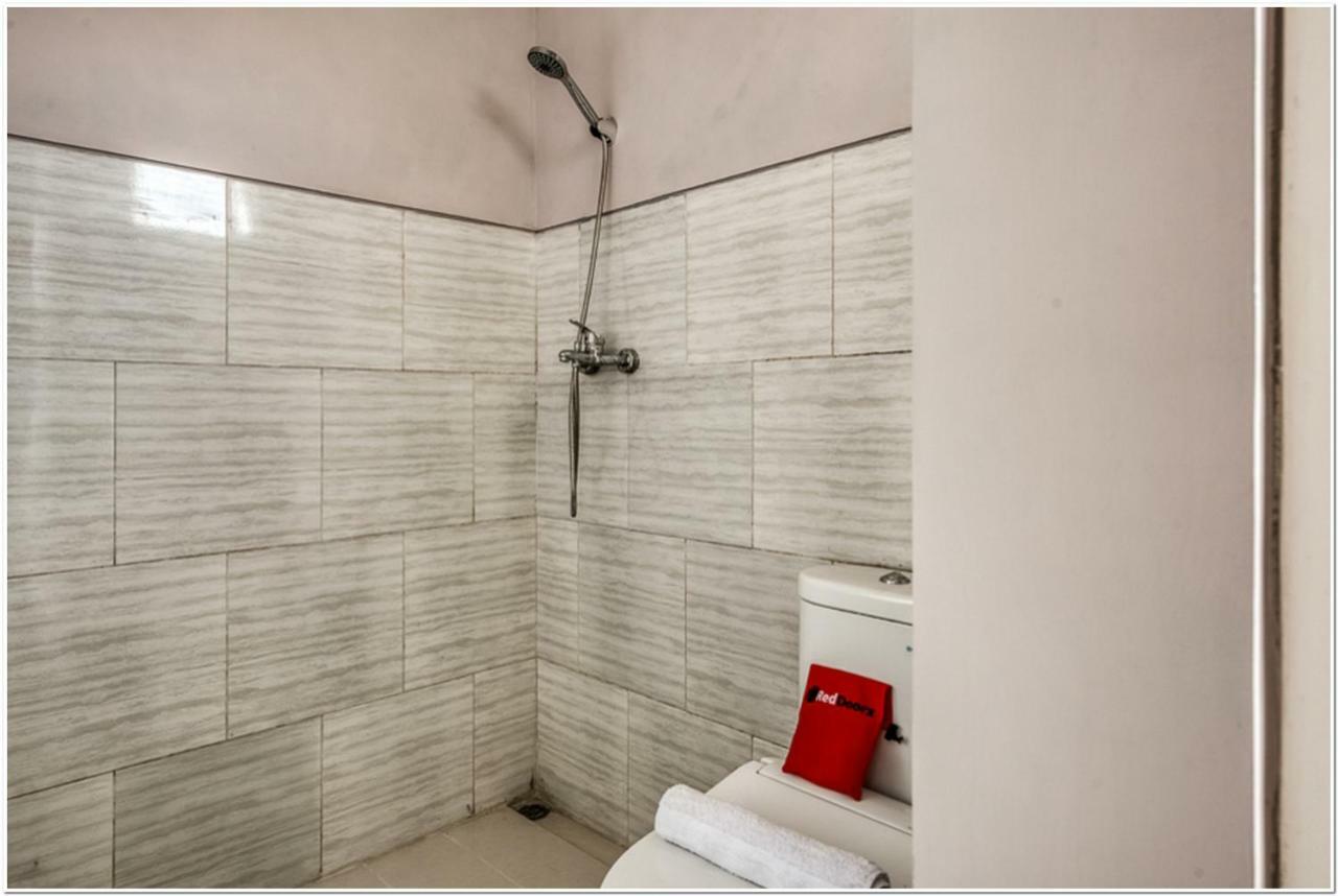 Reddoorz @ Bypass Juanda Airport Otel Sidoarjo Dış mekan fotoğraf